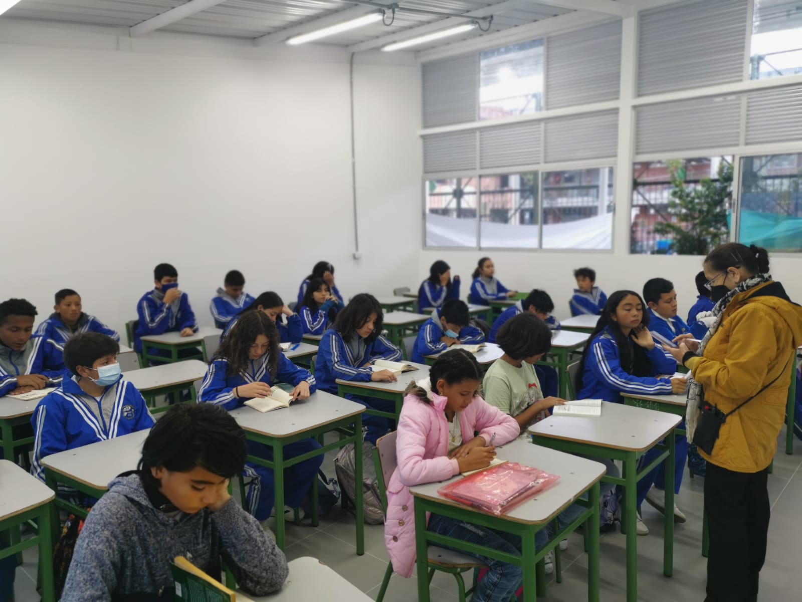 “El  colegio,  la  Comunidad  y  la  Ciudad” 