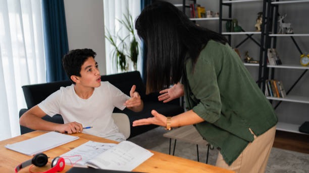 “Tres Secretos para Criar Hijos Felices”.