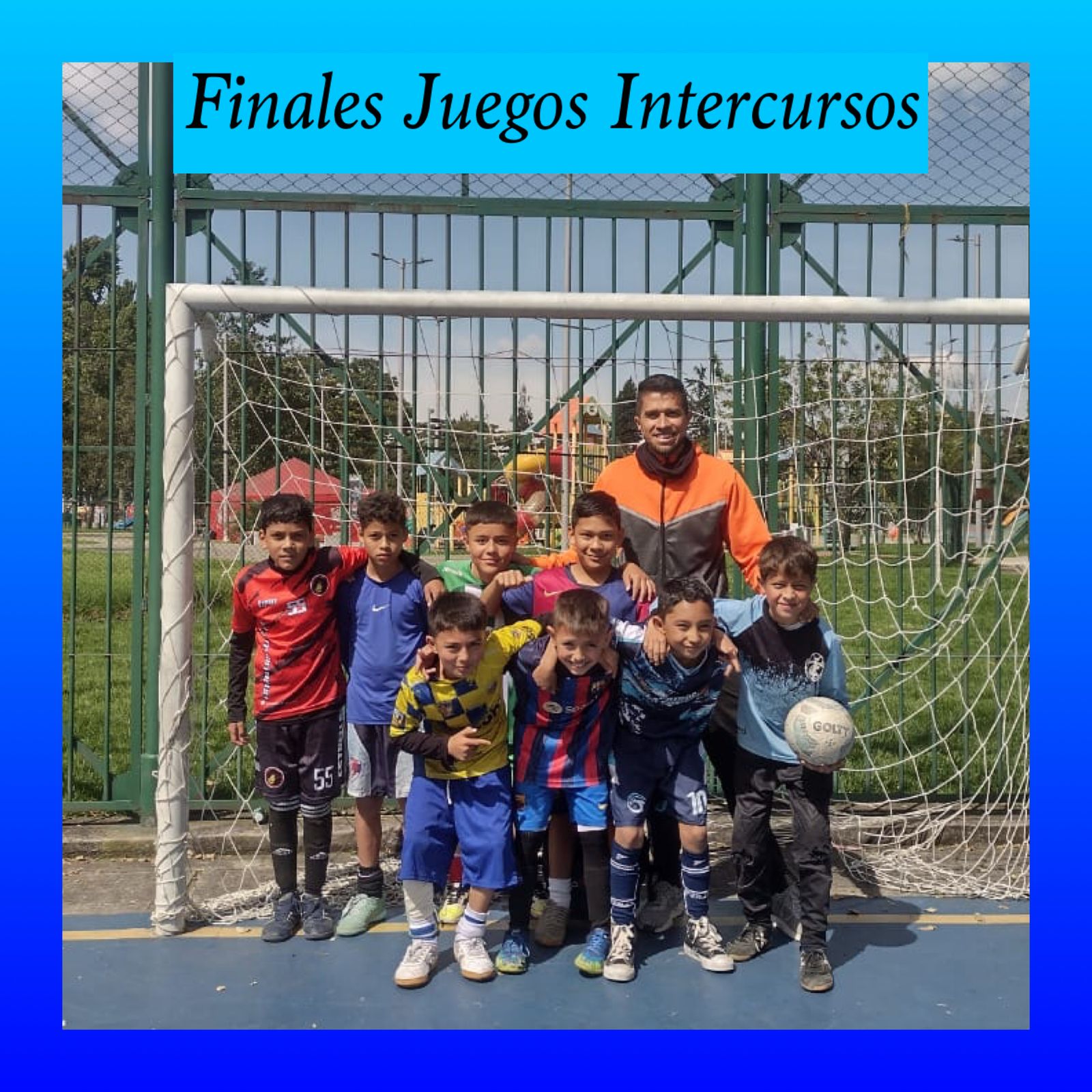 Imagen de los estudiantes y profesor del campeonato