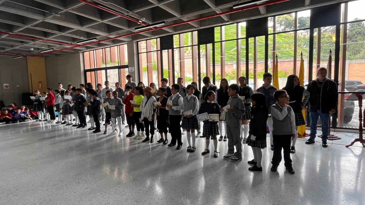 Día del Idioma  e english day 2025