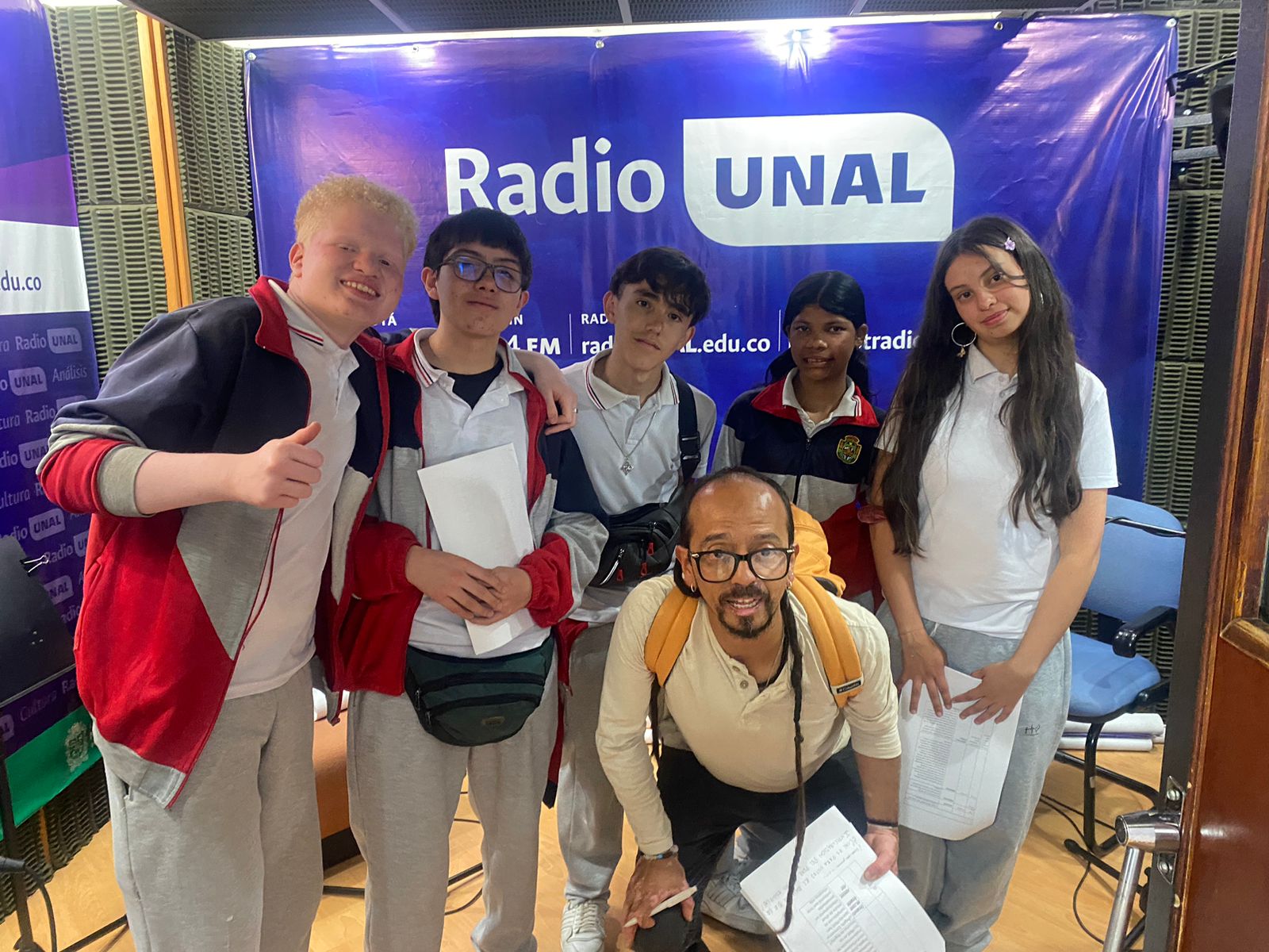 equipo emisora escolar