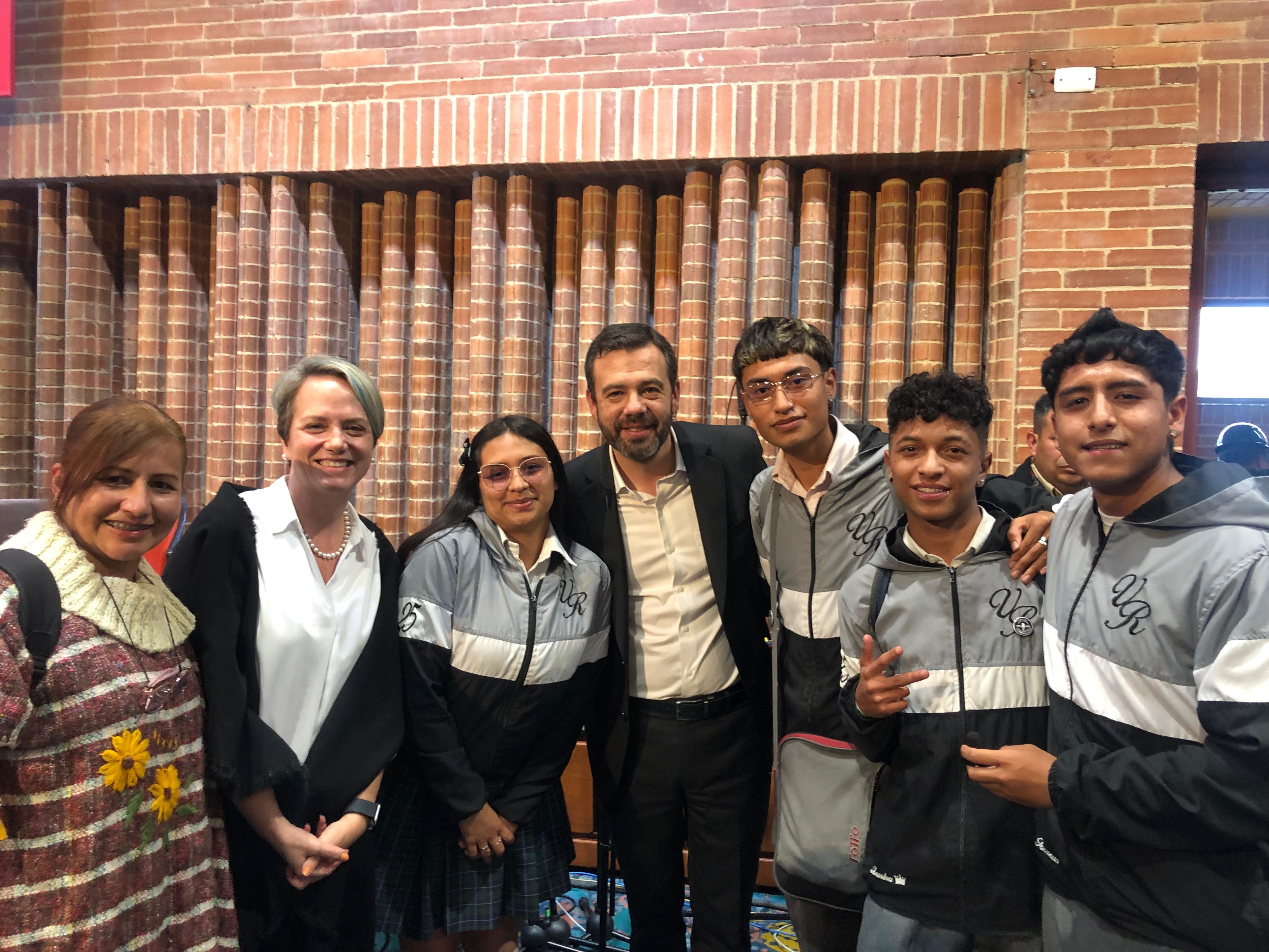 Imagen de los participantes del foro