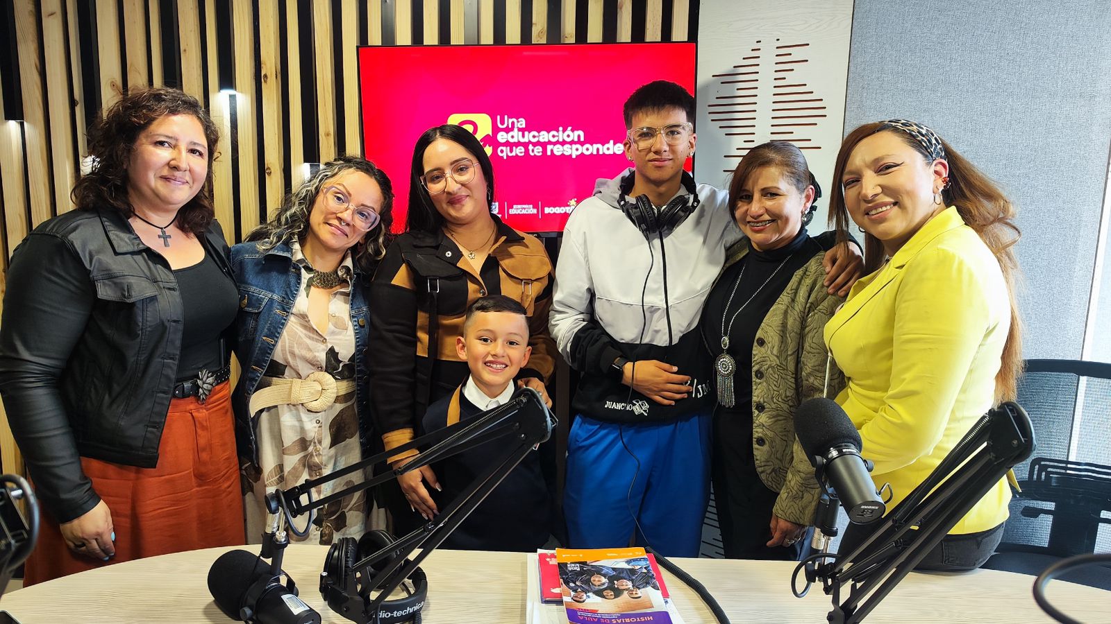 Imagen de los participantes del podcast