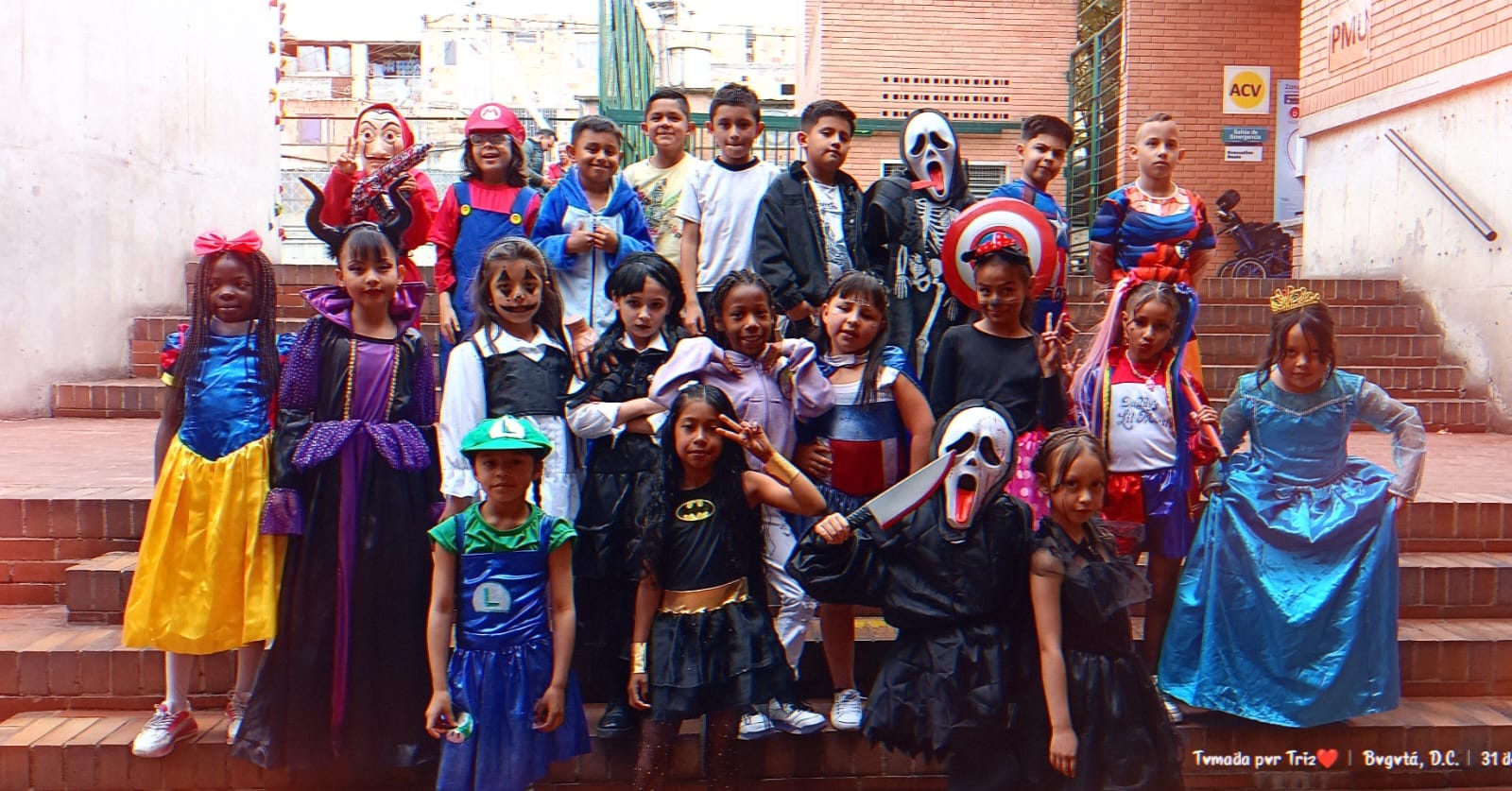 Imagen de estudiantes disfrazados 