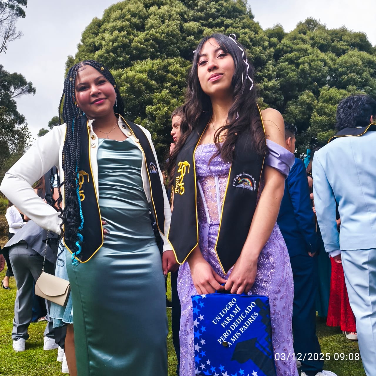 Algunos de nuestros estudiantes en la celebración de los grados. 