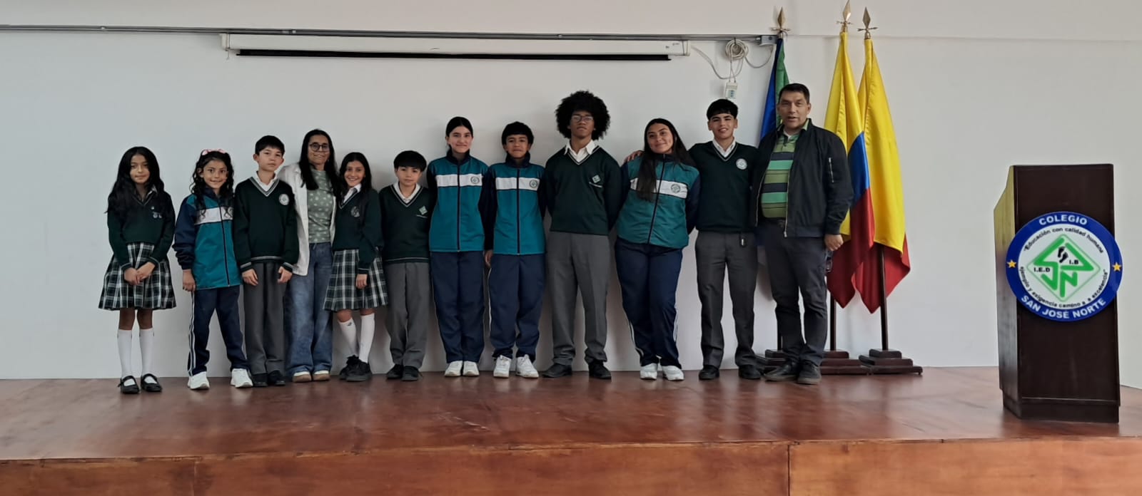 Durante la semana del 16 al 20 de febrero se llevó a cabo el proceso de elecciones para conformar el equipo de representantes del Gobierno Escolar del Colegio San José Norte en las sedes A y B.  Esta actividad, liderada por el área de Ciencias Sociales, promovió la participación democrática, el liderazgo estudiantil y el fortalecimiento de los valores institucionales en nuestra comunidad educativa. Agradecemos a todos los estudiantes por su compromiso y responsabilidad durante este importante proceso. Desea